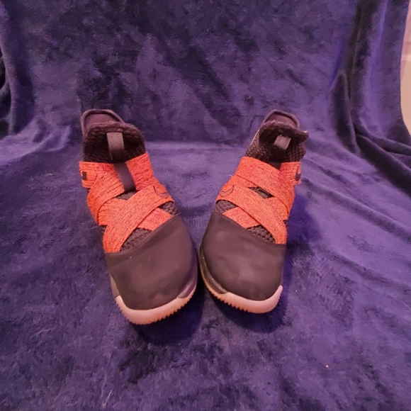 Nike LeBron Soldier 12 black base with red strap - Picture 2 of 10